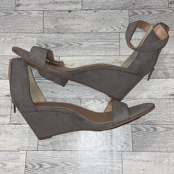 Torrid Grey Strapped Wedge Heal Sie 10.5 - Picture 3 of 7